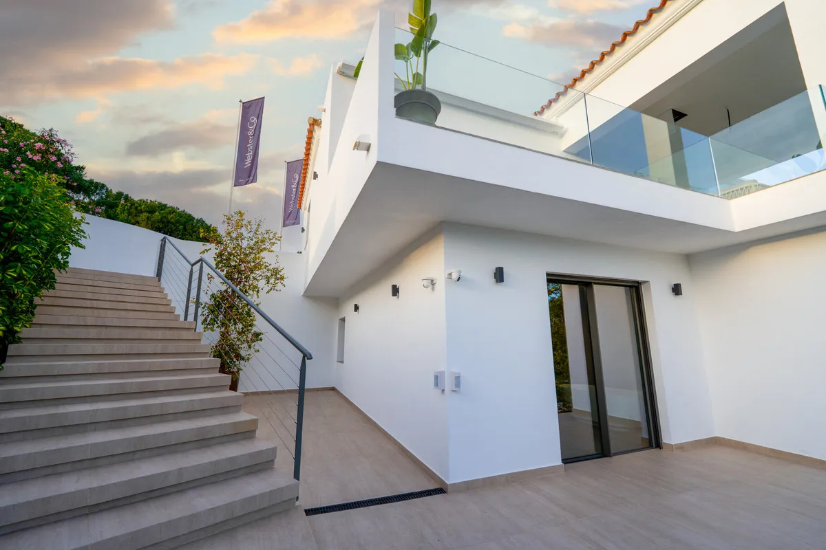 8d812584-8074-425f-a04d-bb88842e7892