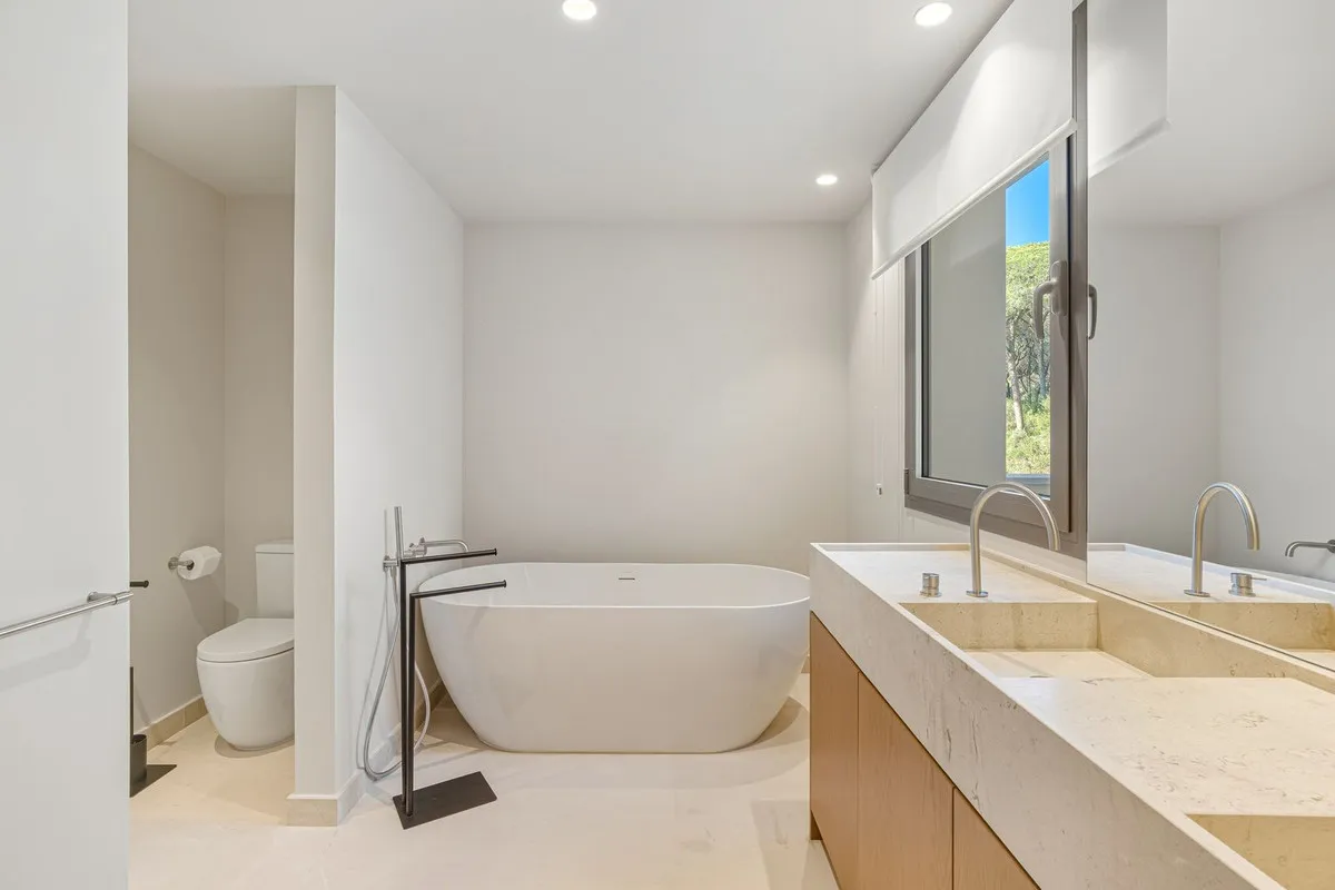 ccbbd3f9-352e-45ea-8d69-aa20548f87f4