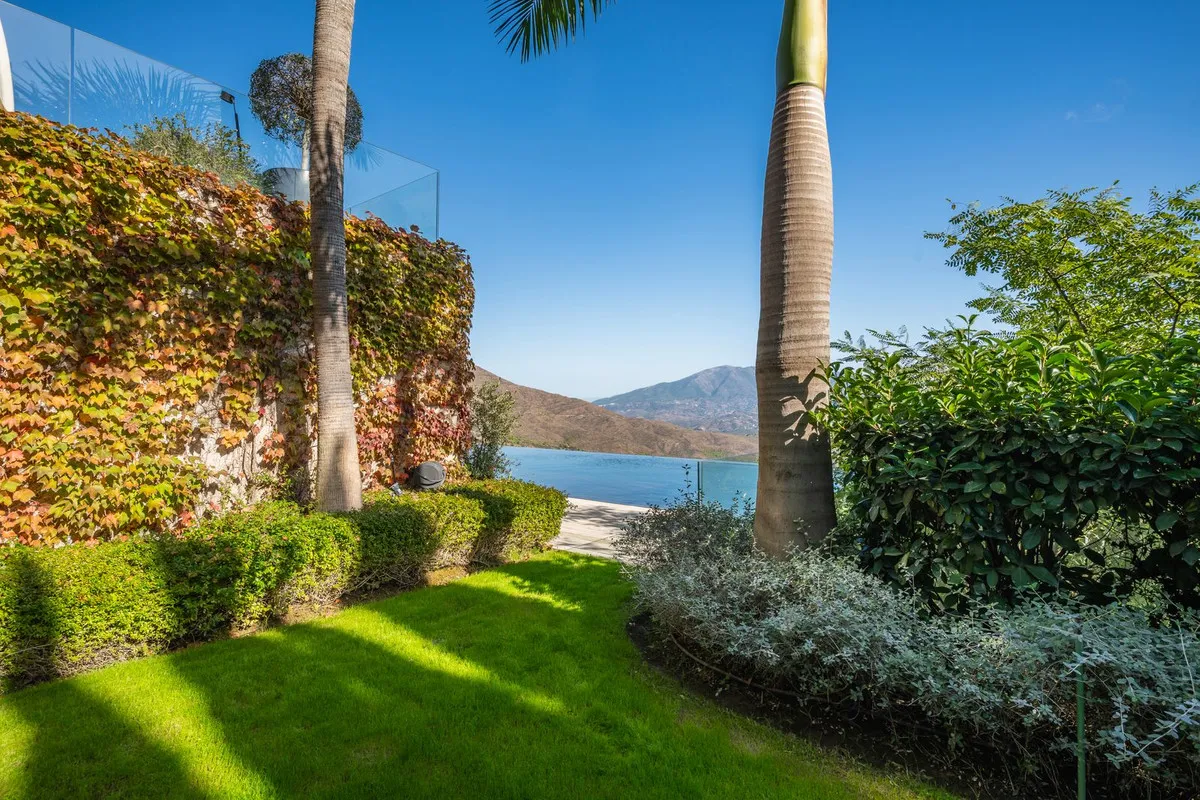 06497dab-0a2c-4ce8-835a-61965689e735