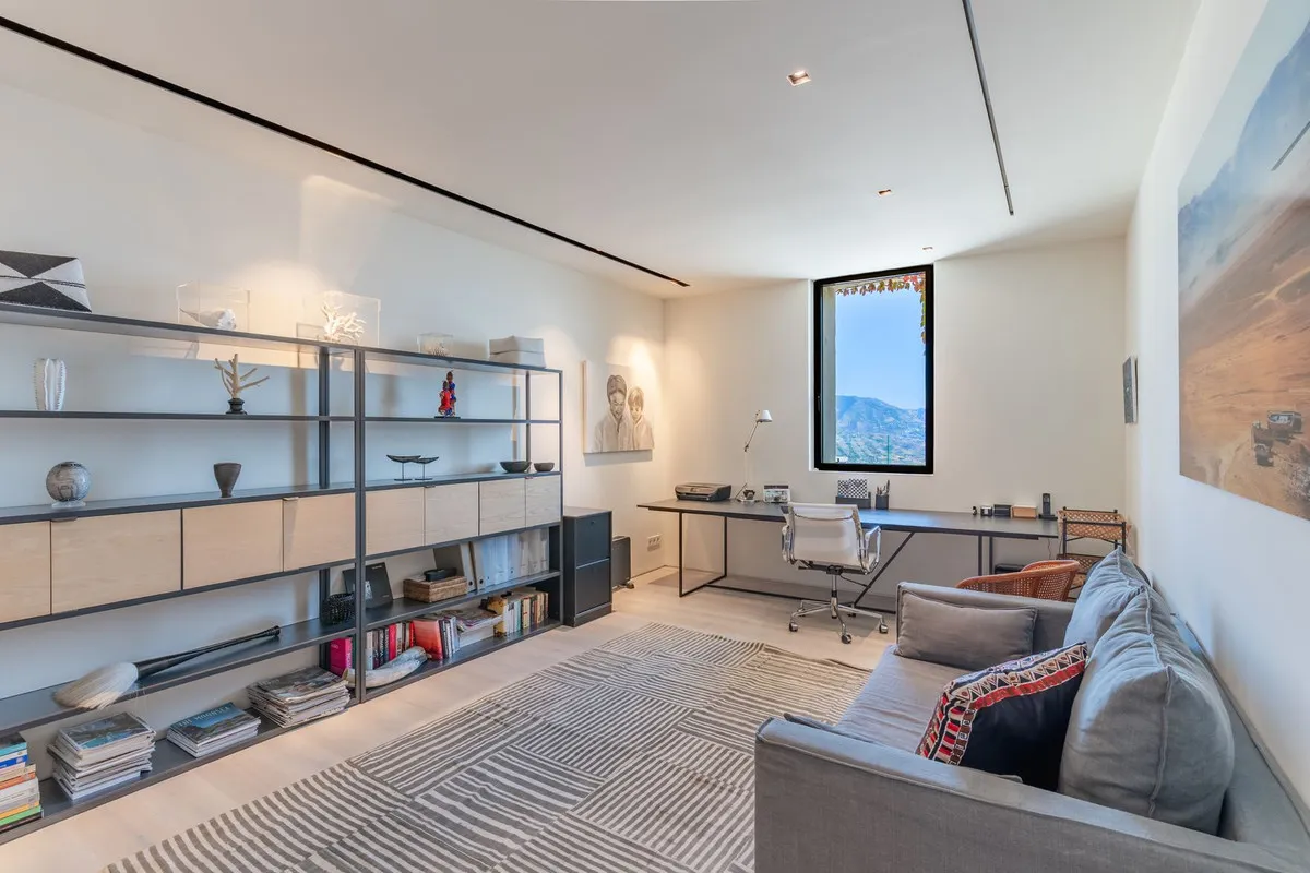 429e7c18-60b3-488e-b12b-8b3e82875de3