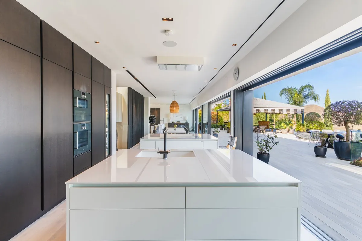 4d982020-46d2-42eb-8226-cc1342160693