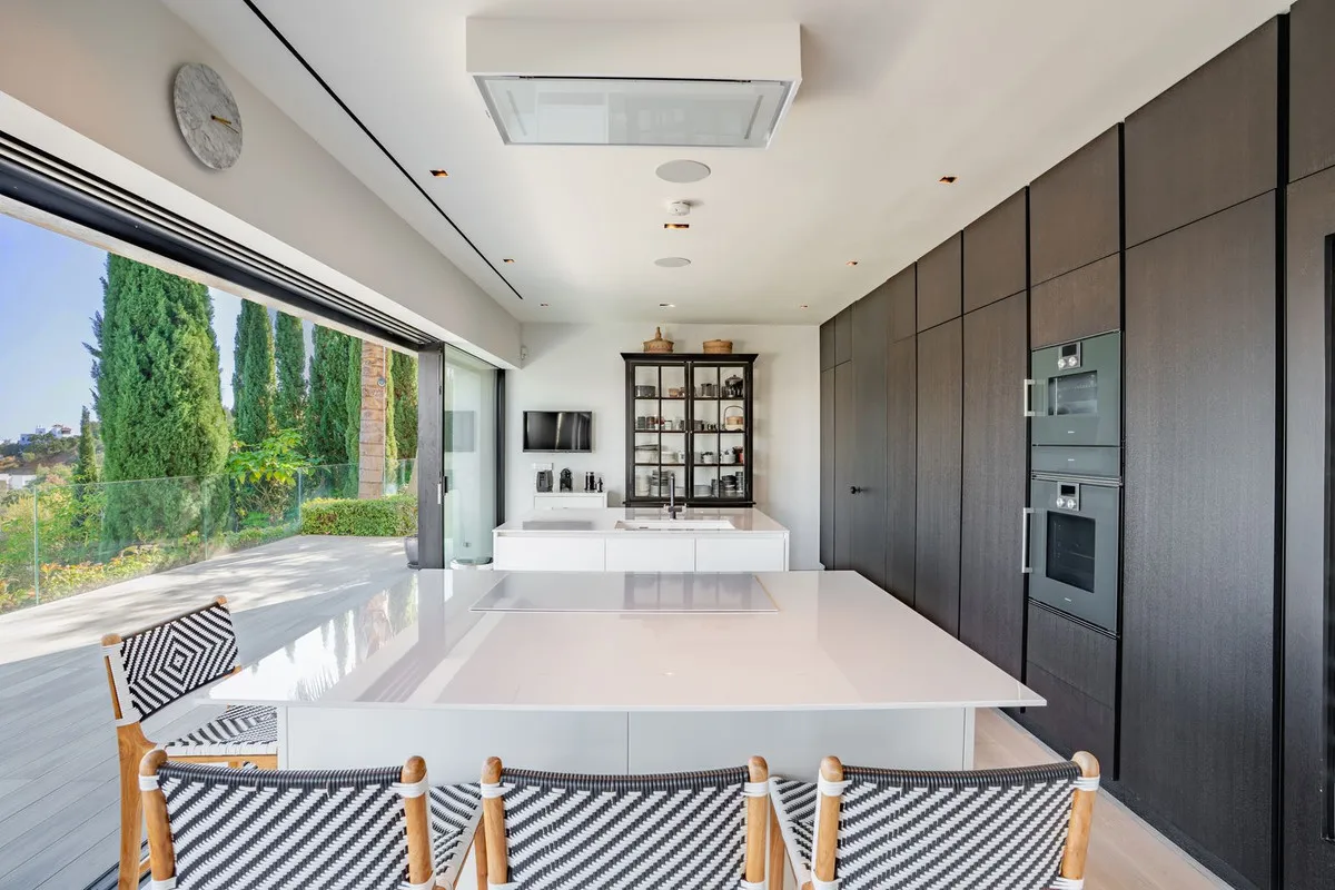 602b6a97-9dc5-4dce-8e23-b66efe899652