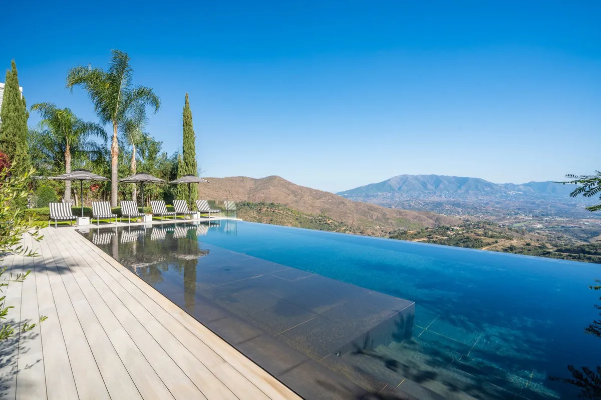 7996b244-5b9e-4750-99f8-e5a41a2b842c