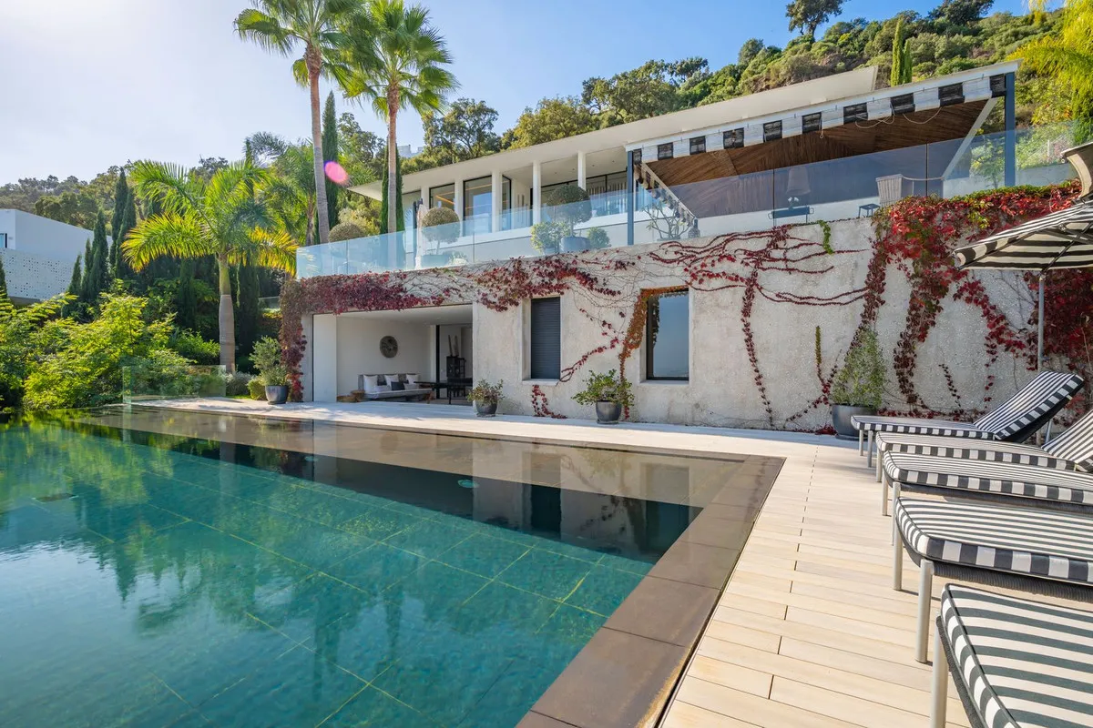 a8f8fa45-53fc-4b67-a173-56e1f3f82ee0