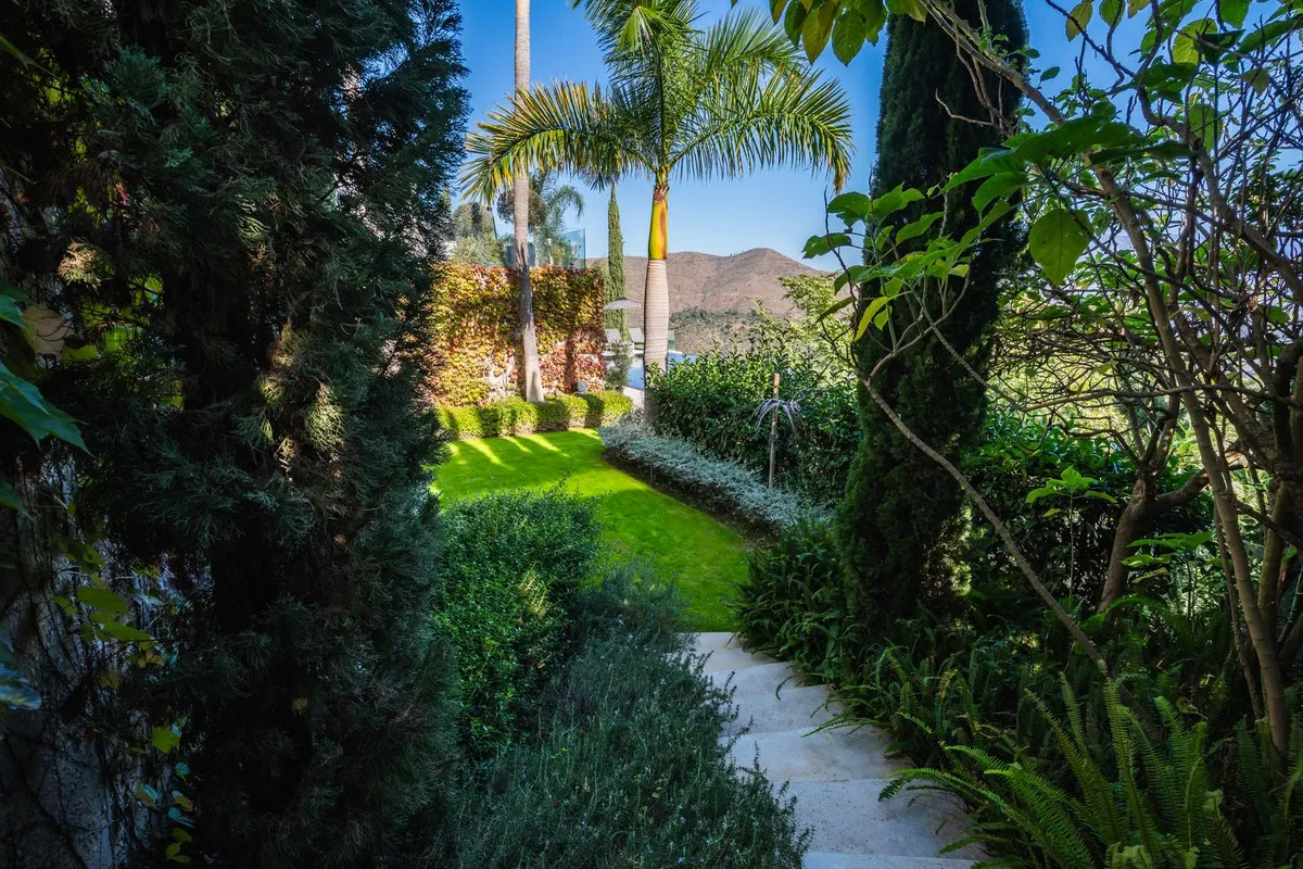 c307d90a-89c3-4ee8-9920-1b26c4d9165f