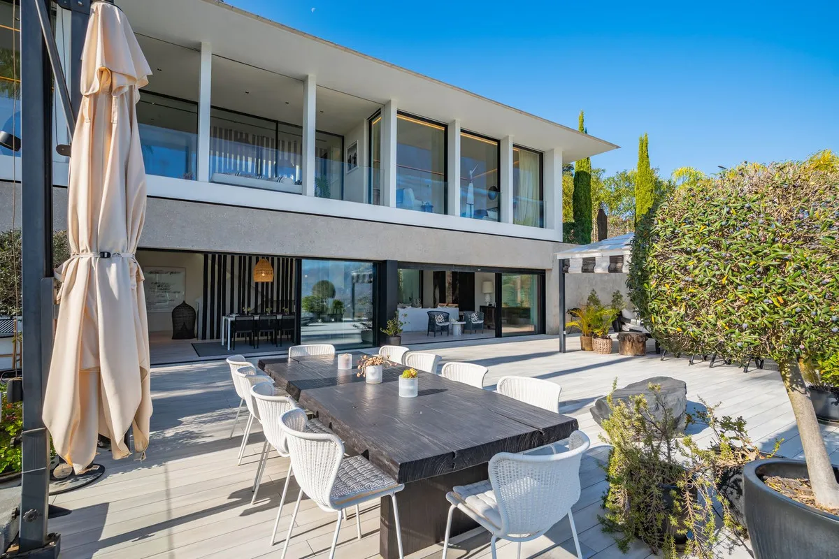 e584b1d5-3d3a-4094-ae99-c86bb65ffc6a