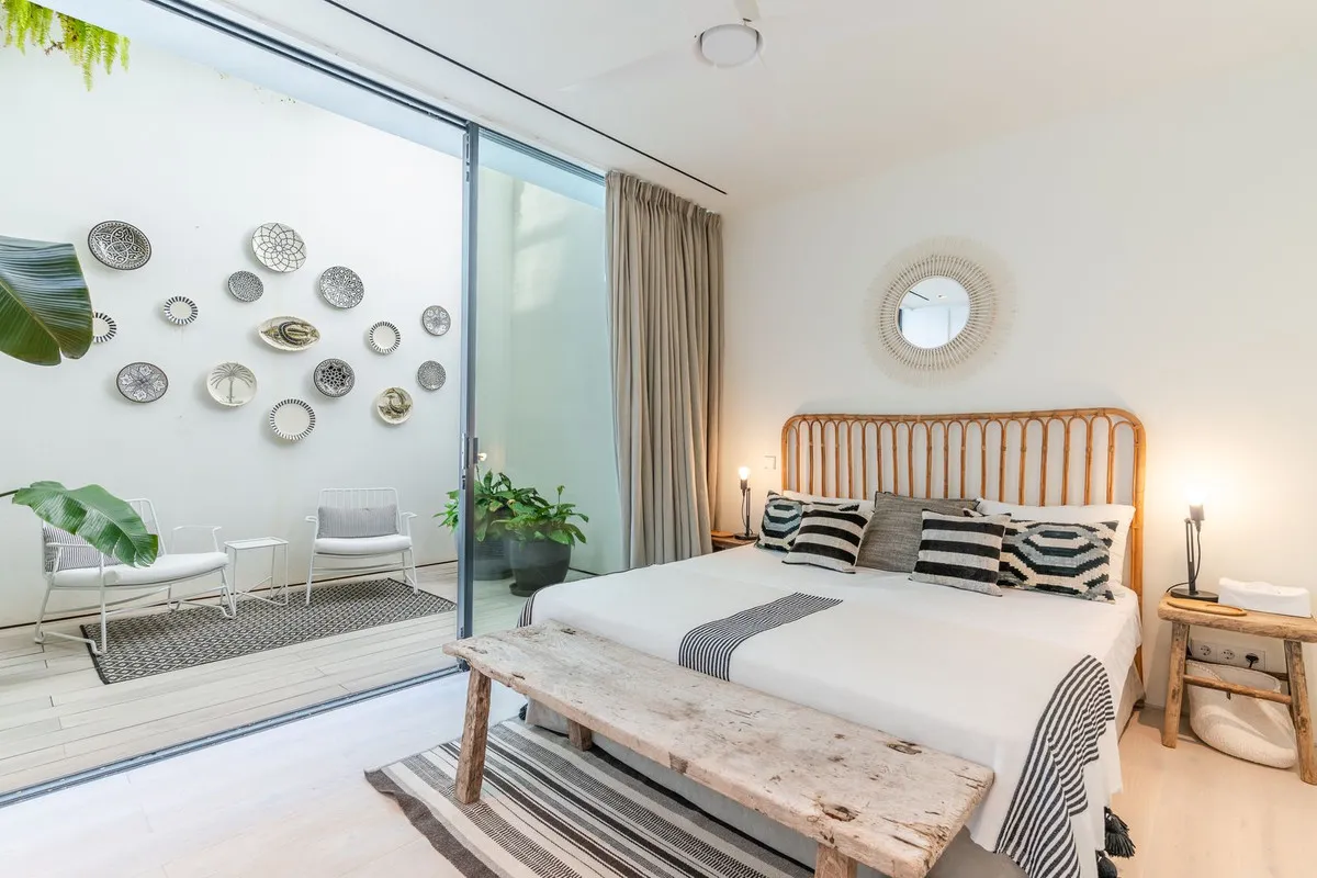 effb205a-2baa-4eb8-8c20-5bc4ae75b992