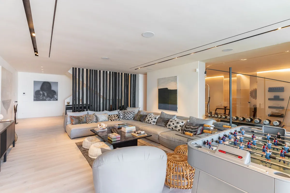 f3e256d2-00a4-4ad8-946a-870638da1313