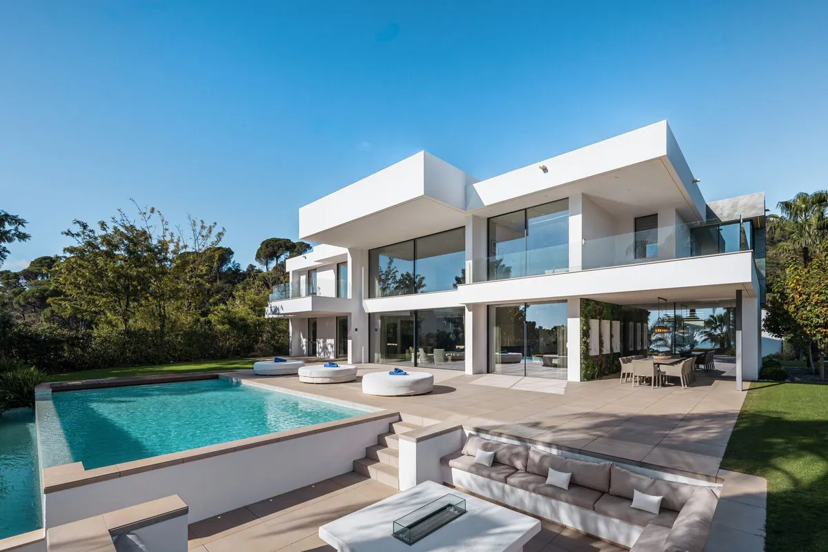 Luxurious Mediterranean Haven in El Madroñal