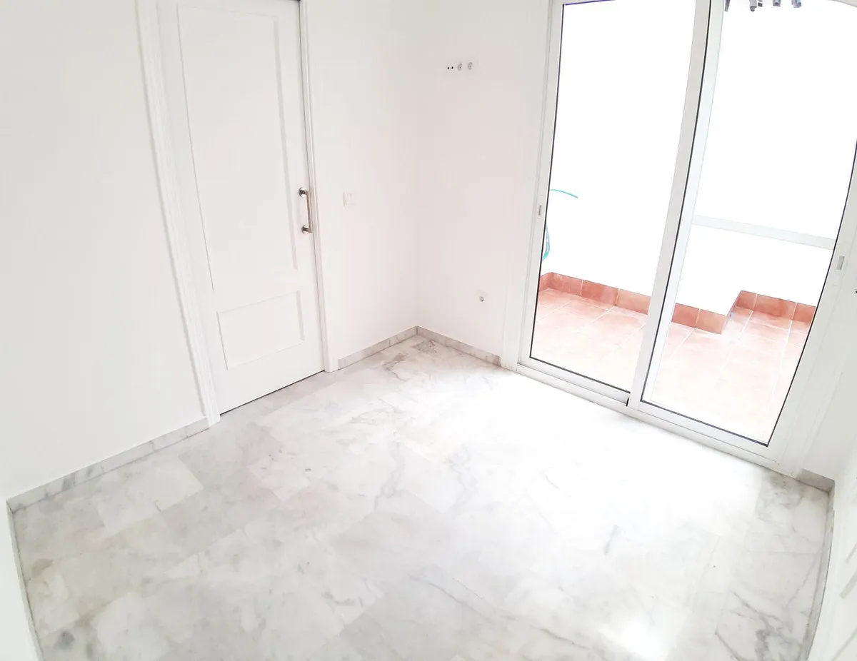 906a03c4-37c9-453d-a542-43f3e3a6c93b