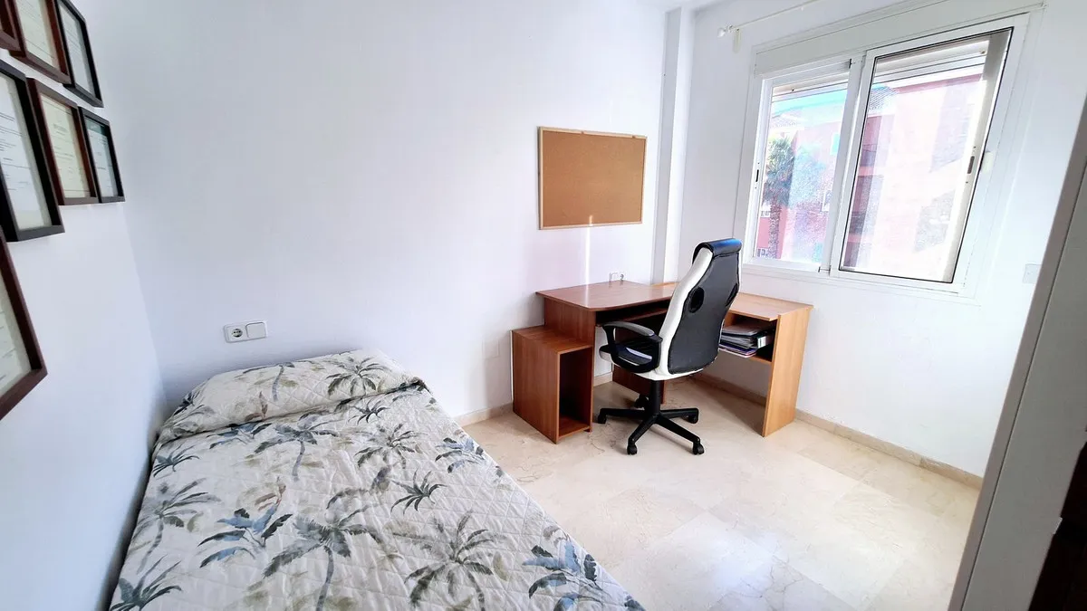 0d93751e-b915-41b5-a485-0b9a26838f85