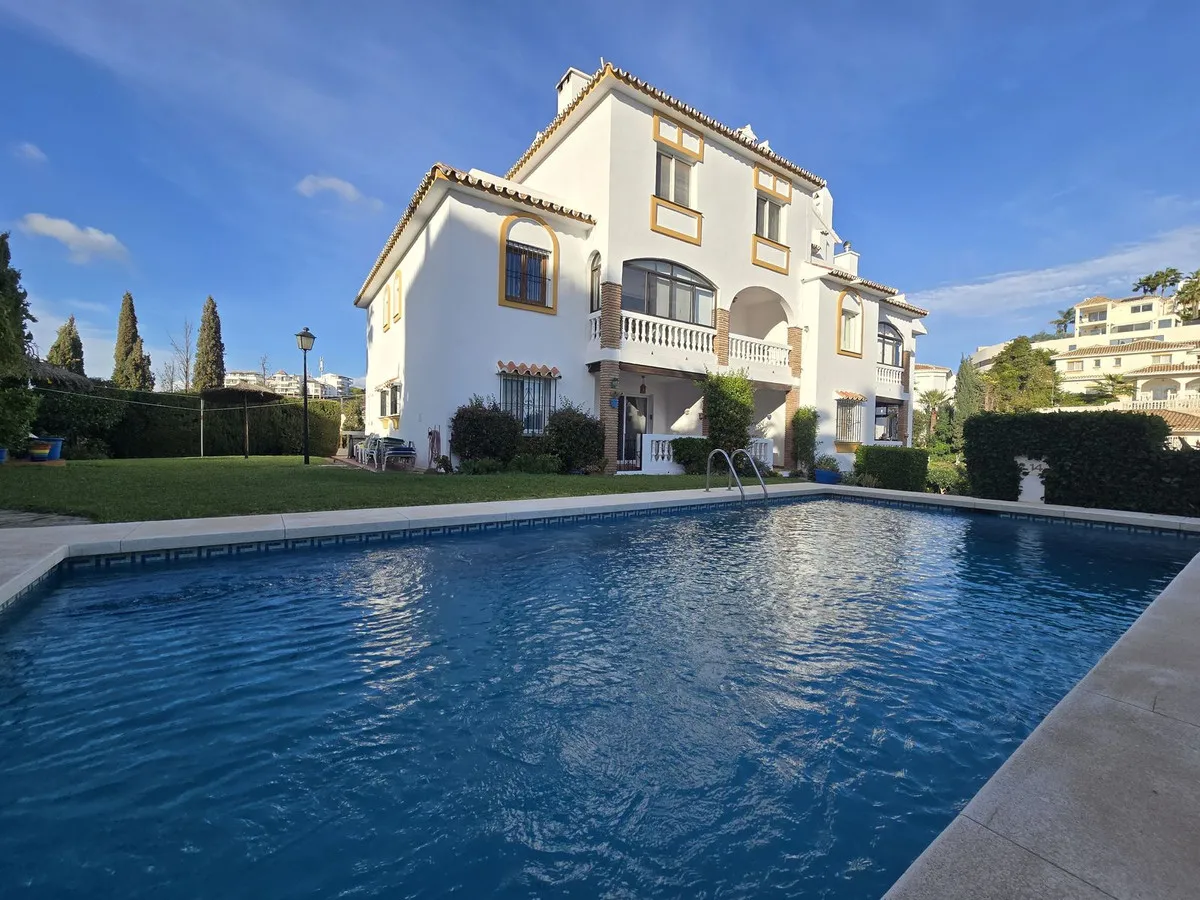 Seaside Garden Retreat: 2 Bed, 2 Bath Oasis