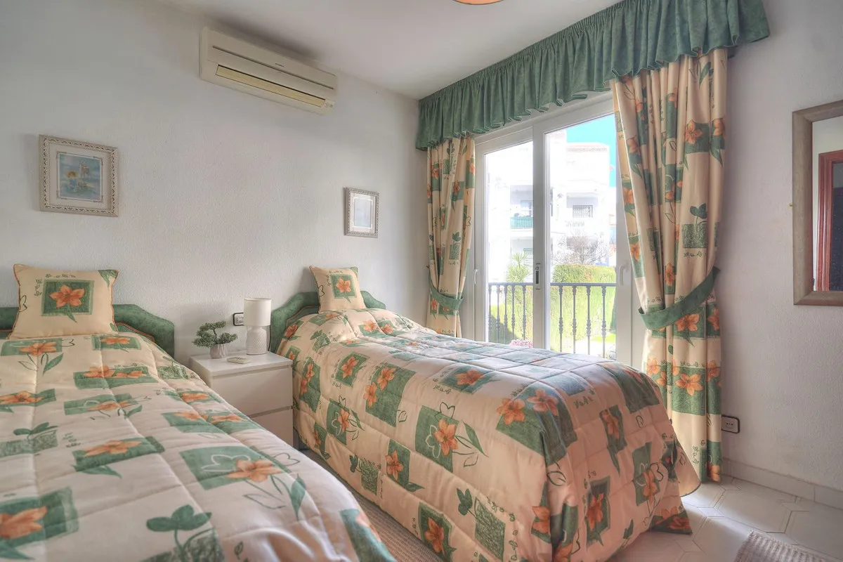 06ecfcb4-27ff-42b5-976a-86cb9e01dfd8