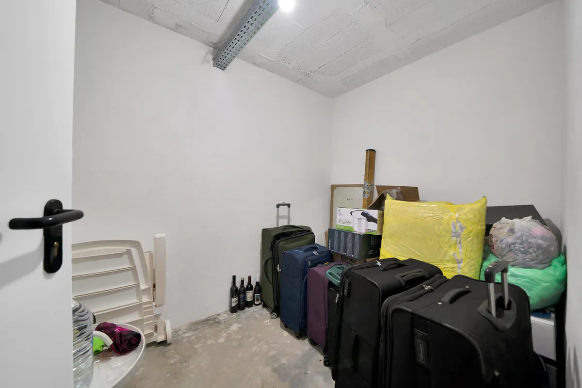 f2d586e6-00a6-43d4-a38c-6d6b135bc327