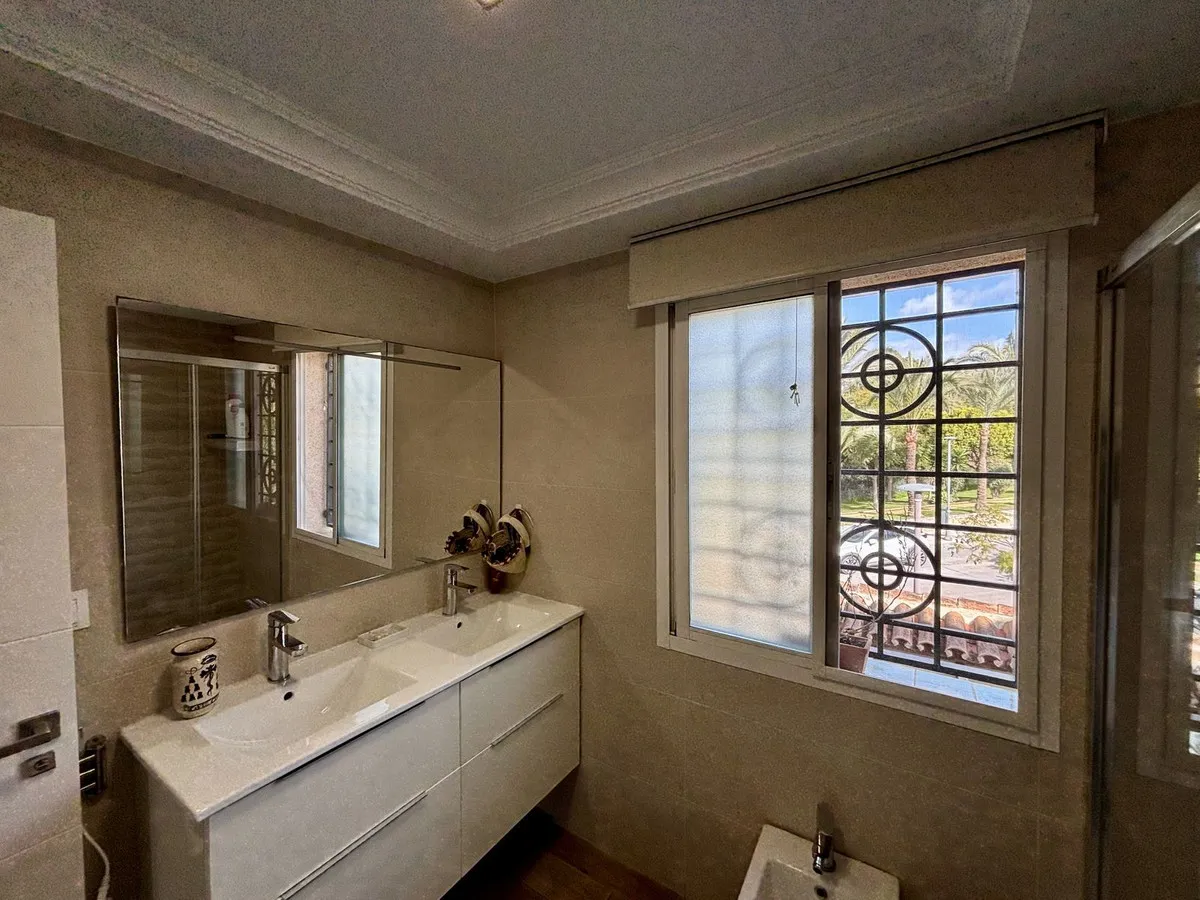 b1512816-cd45-4f04-8ed9-43cdf5ffaa51