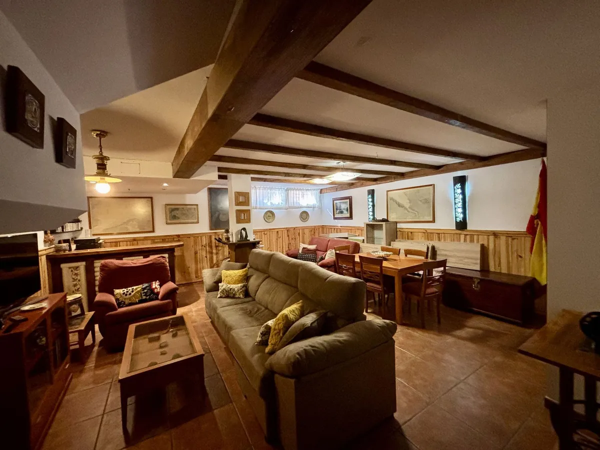 f4438cc7-7c7b-4048-833c-74c3d6abf5d8