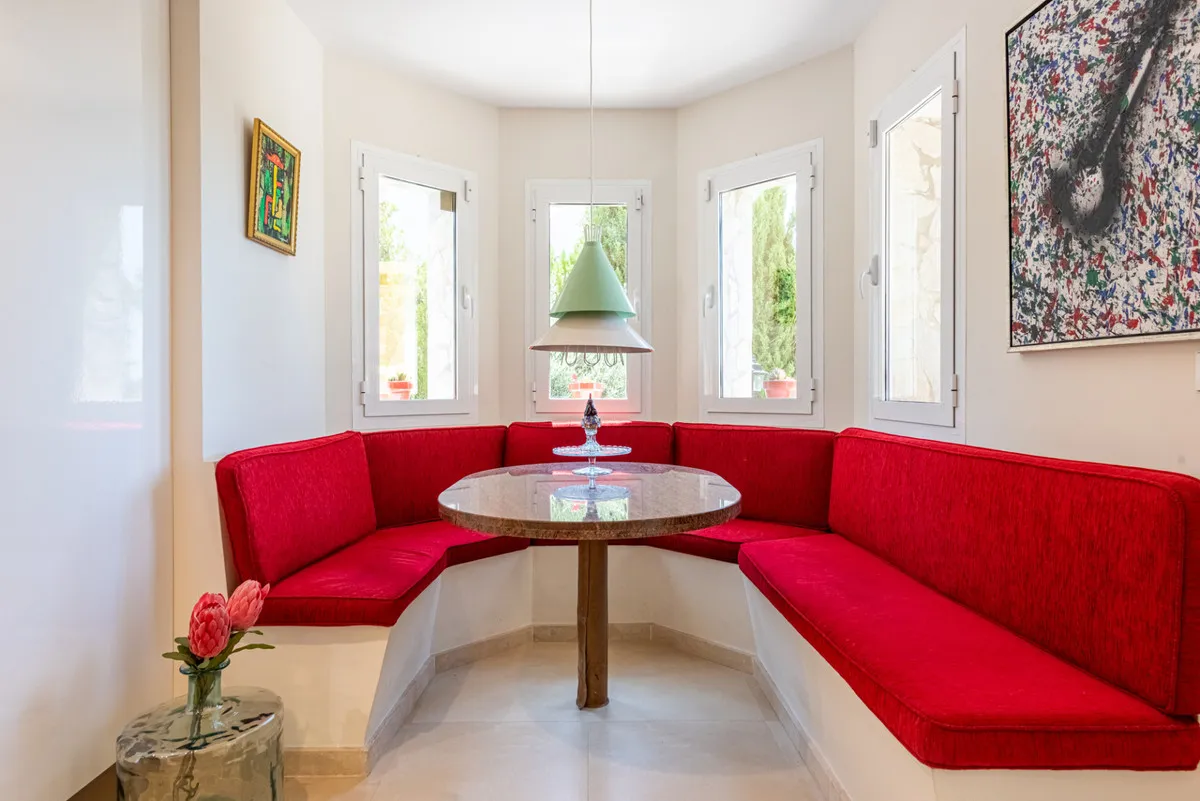 26103213-8766-49b6-b32c-a9d15493f48f