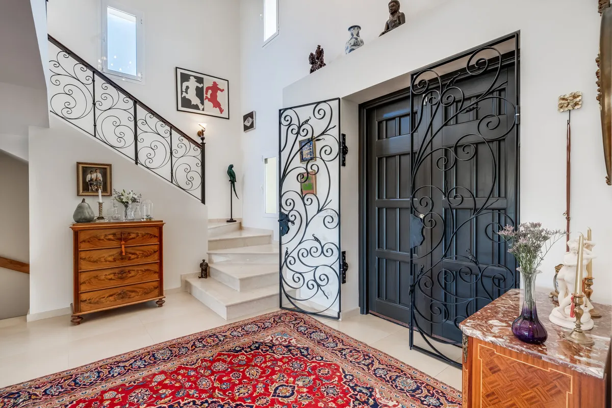 3381ae01-b503-4a6e-bffd-4a2417894073