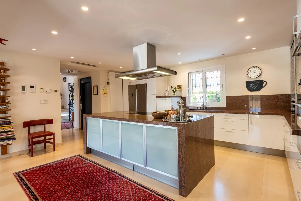 fd929ad6-027a-4cfa-aade-b149a3d12b7f