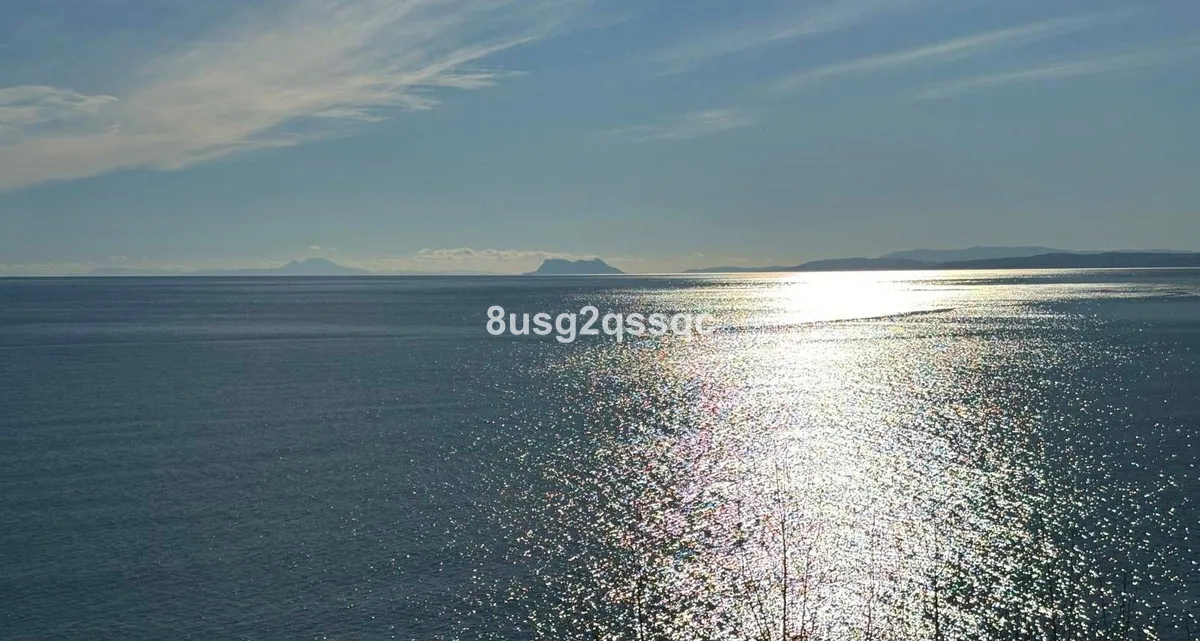 Seaside Top-Floor Retreat with Panoramic Views