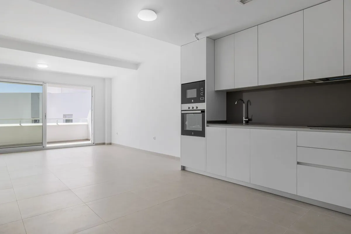 1c8c7403-569d-417a-a5bd-2fb97ffc6651