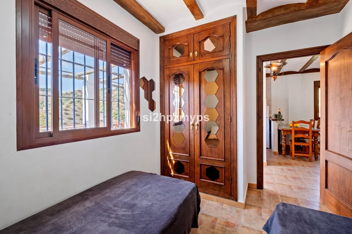 499b8c4d-3aef-442b-af44-fed3b980f684