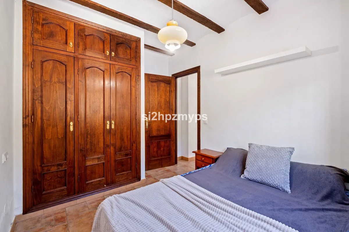 c7aeba1d-eabd-4696-9585-5b926352bb6a