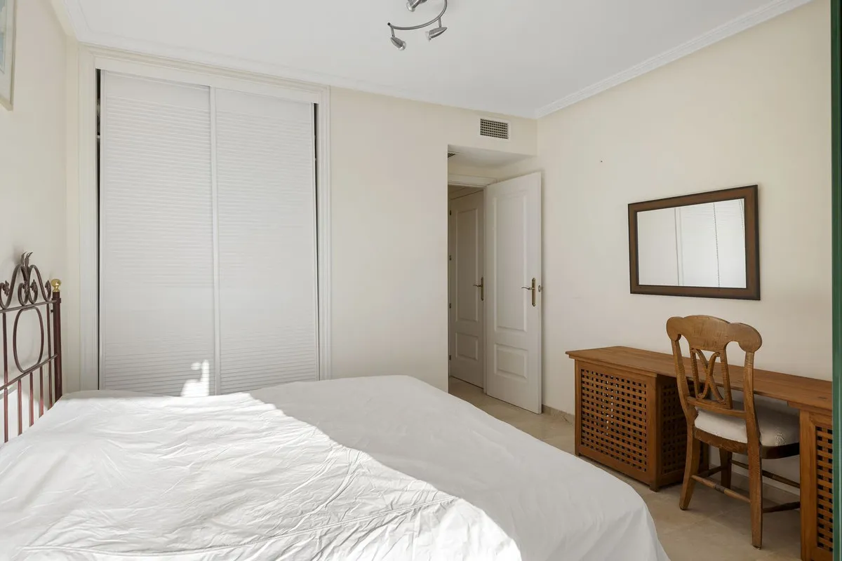 c4e5dbf0-6b98-4f94-ab76-59fa897f3a93