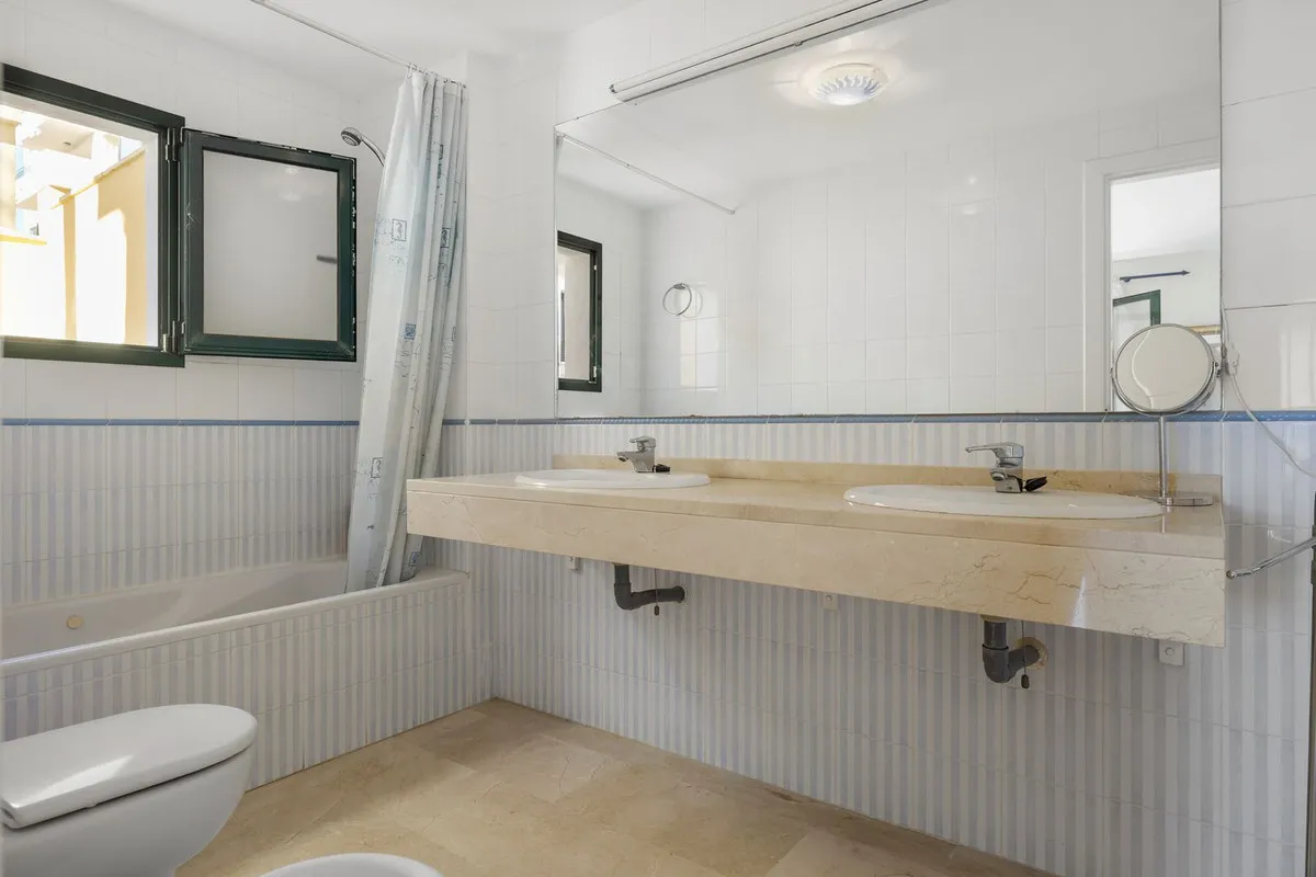 f4fe87d8-7b6c-4d76-97eb-2f5a3da01645