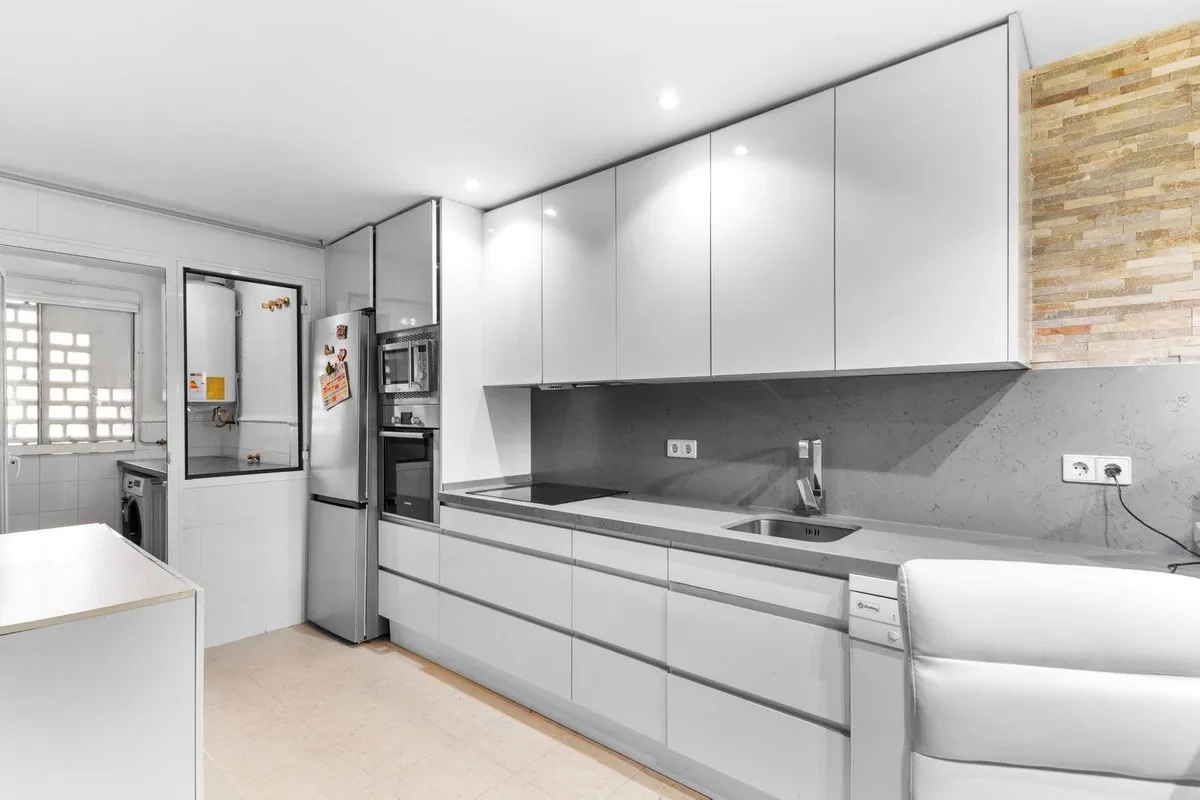 Elegant 2-Bedroom Apartment with Terrace in Guadalmina Alta