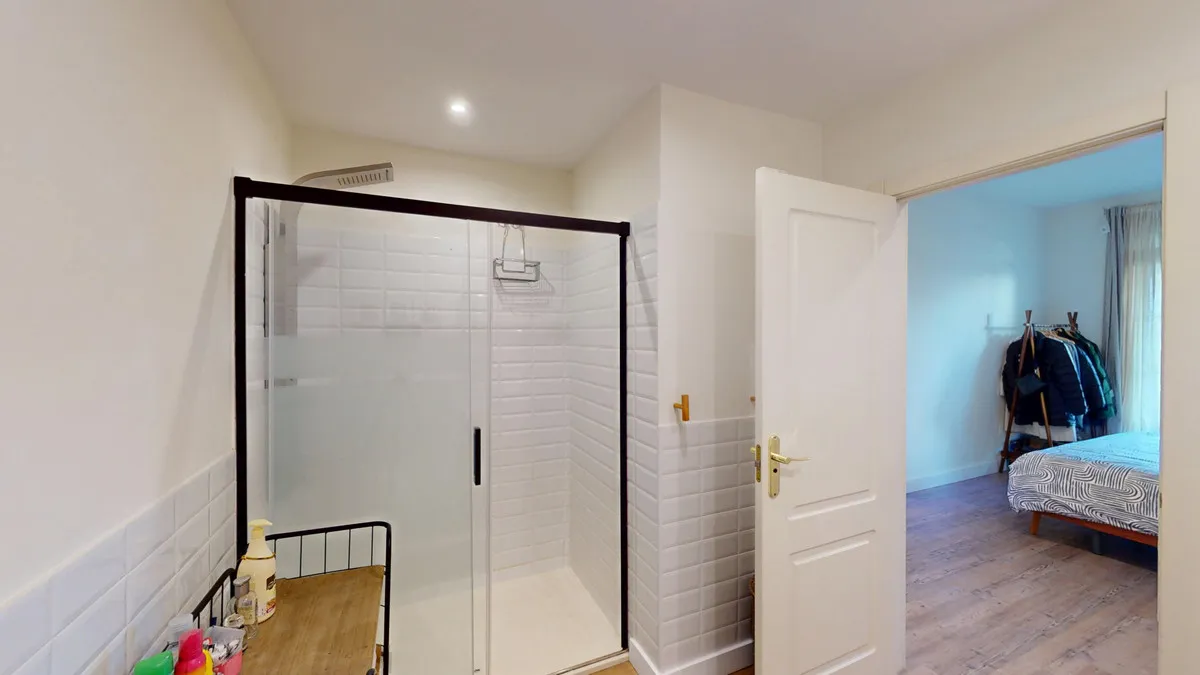 009d8483-056f-4eee-9011-4a23ea57a936