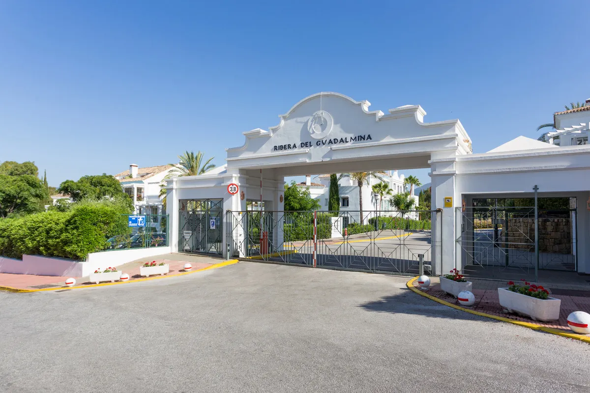 c49e3b21-cc54-433e-b867-0c69fe1d6d02