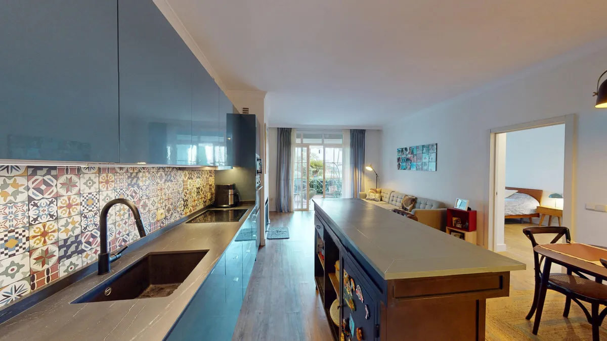 d37e83dc-dc26-41f5-aee2-1e8e018a395b