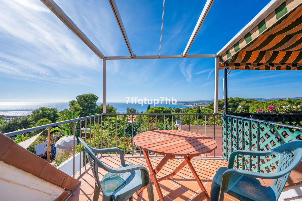 Sunlit Seghers Townhouse with Sea Views & Private Garden