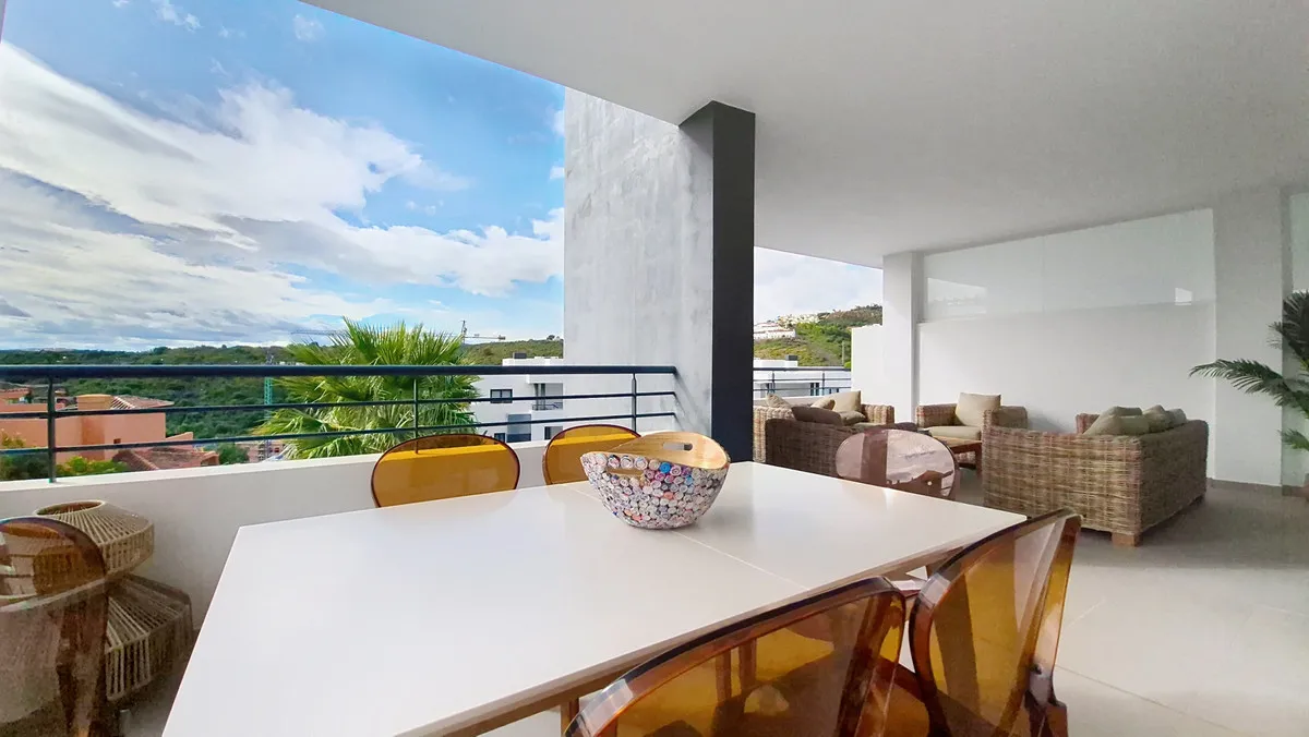 Elegant 3-Bedroom Golf Course Apartment with Panoramic Views