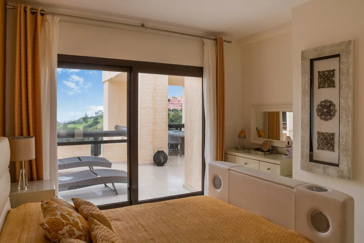 d8997c59-dee1-4254-90c9-e336be8dc2ab