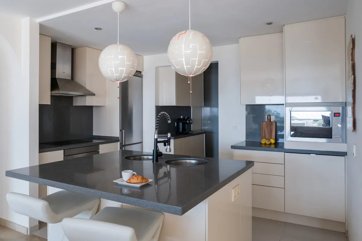 e04f6602-273e-422b-8ec3-c94a6a54ab63