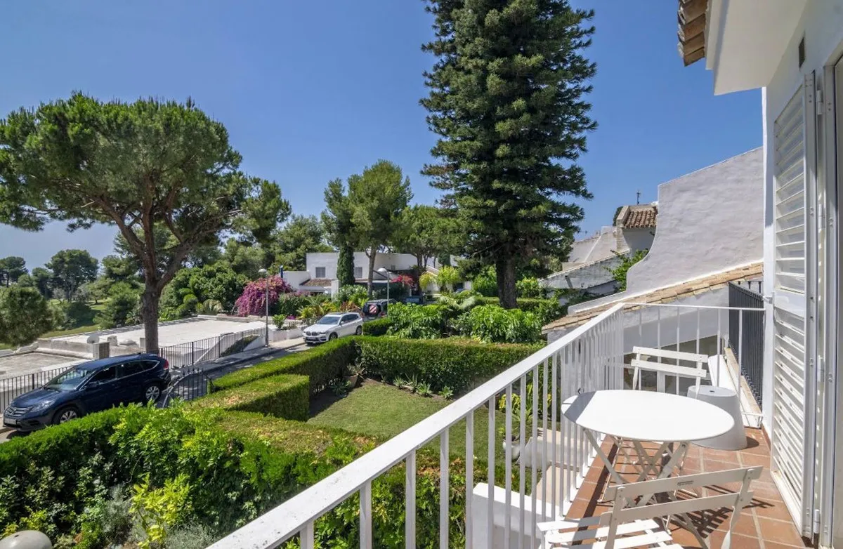 24beb84f-9f53-4a19-b2b8-630c885ddd70