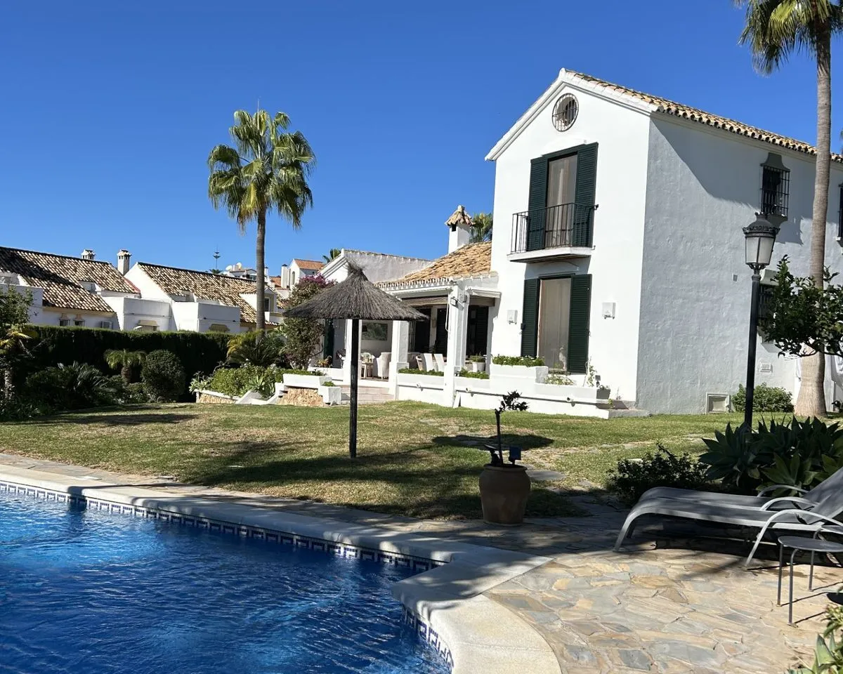 Charming Rustic Villa in Monte Biarritz