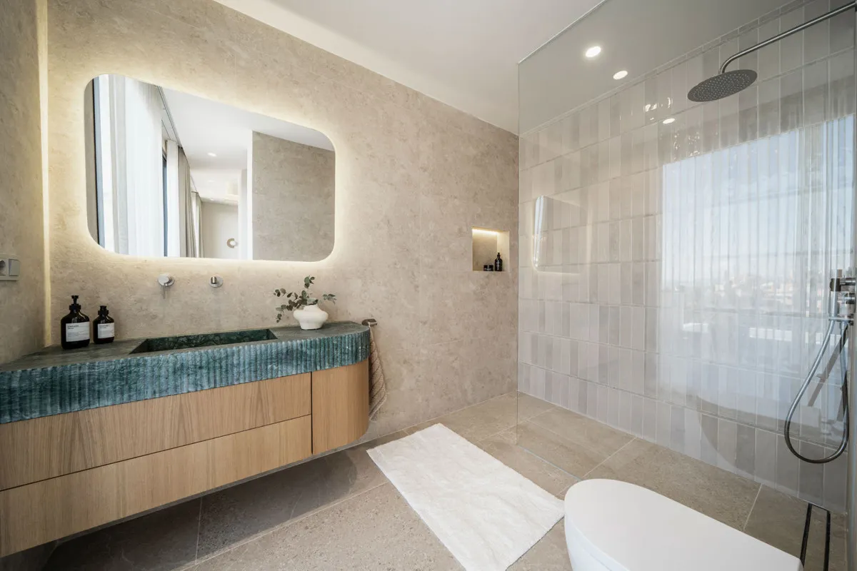 56d0b698-9fa7-4f52-9e8a-1ffc50f1ce34