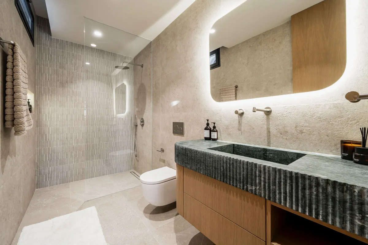 8d678df0-56ea-4a04-aff6-2eedc4d17473