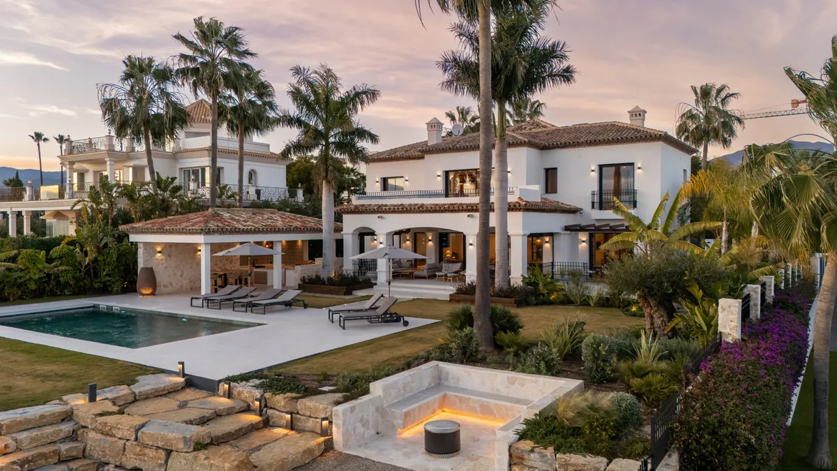Luxury Coastal Retreat with Panoramic Sea Views
