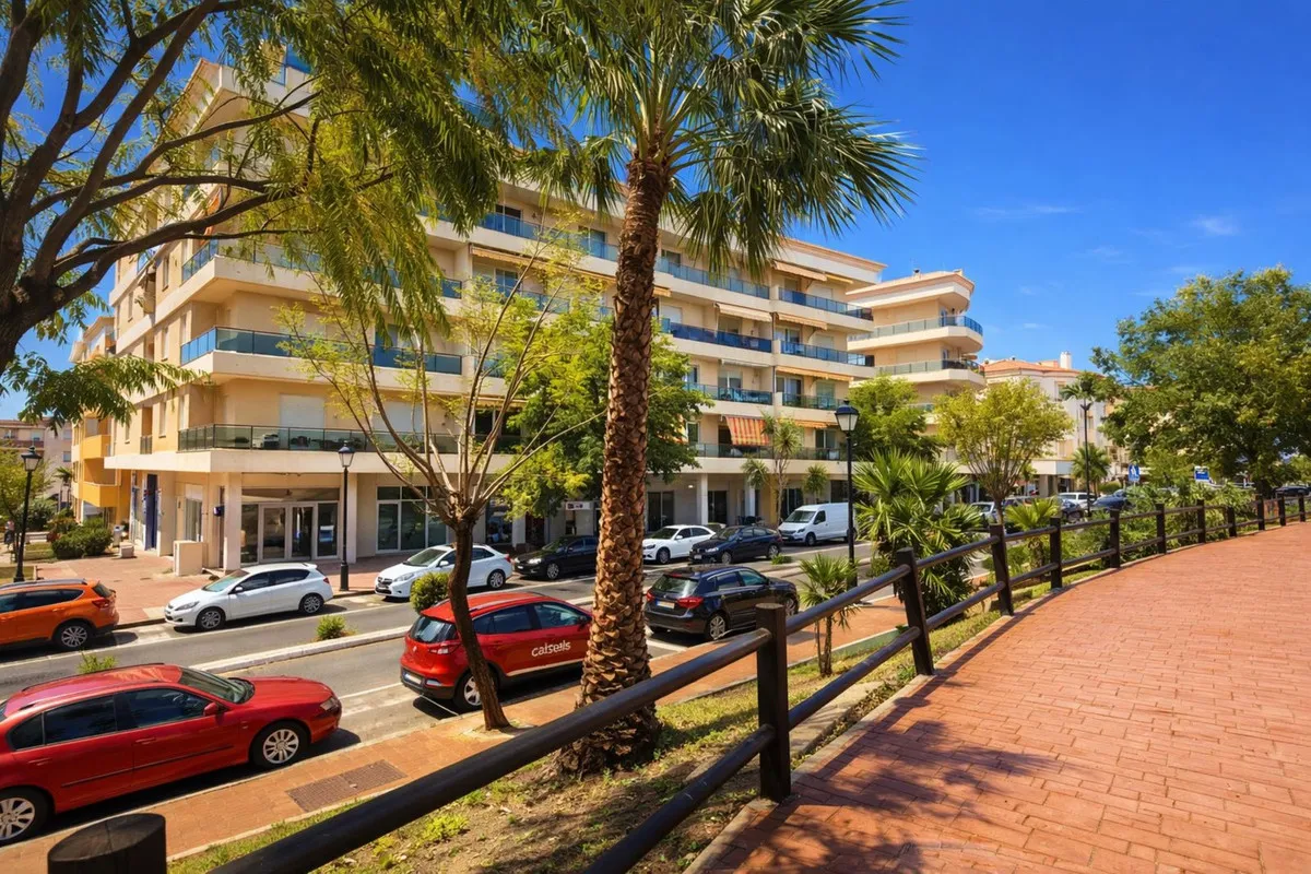 Charming Seaside Corner Apartment in Sabinillas