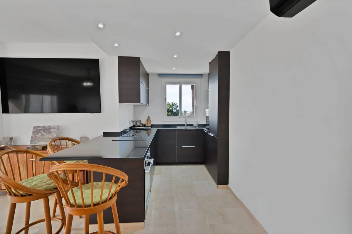 1c42adfe-b3a9-473c-a82b-4b43f281c0b2