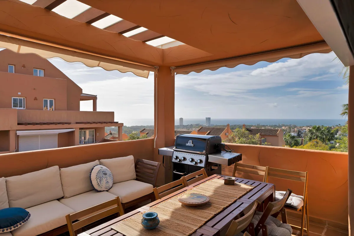 Stunning Renovated Apartment with Sea Views in Elviria