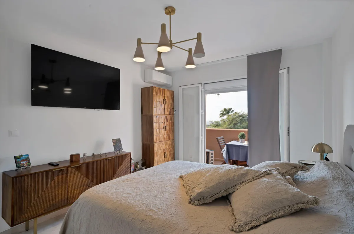 75825d19-987d-45e6-83a3-c378e1fc7394