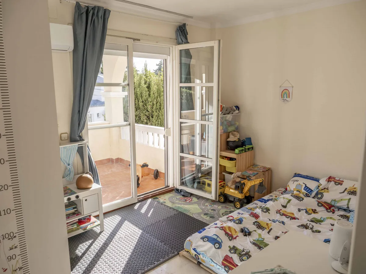 b4464feb-4383-40e3-8723-27956fe6e7de