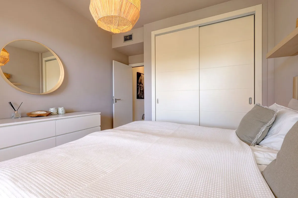 05dda17f-f2fe-445f-ba87-3ea81505b143