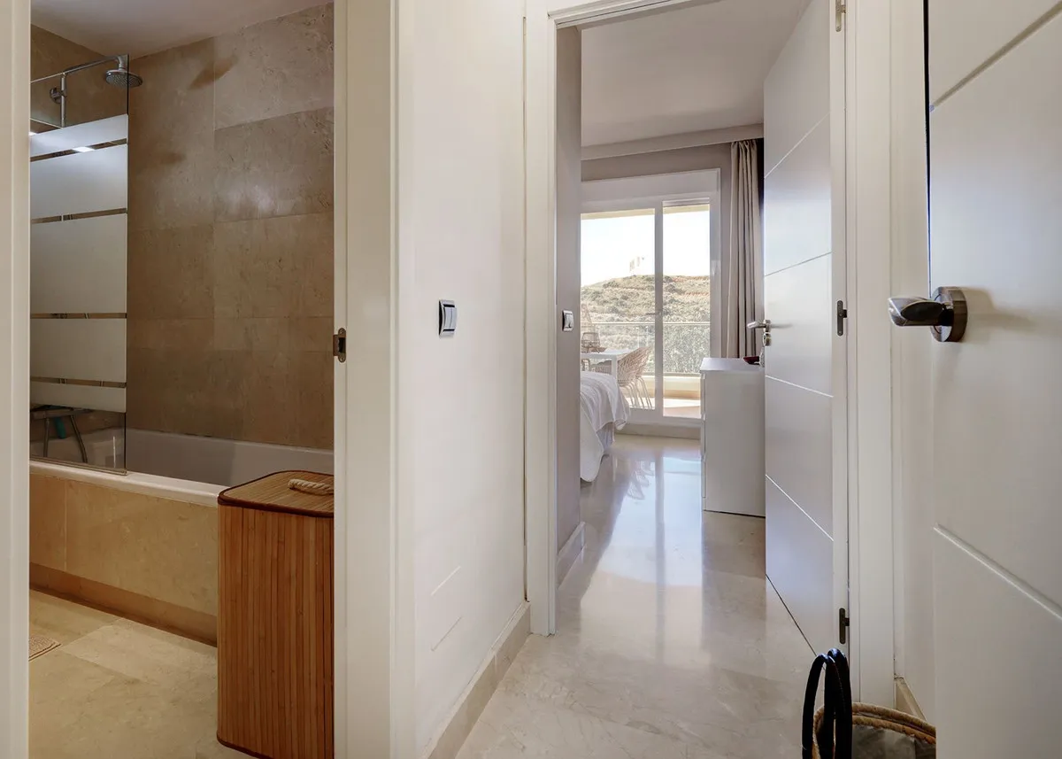 4e6c8301-3d4a-49f8-8188-929296939430