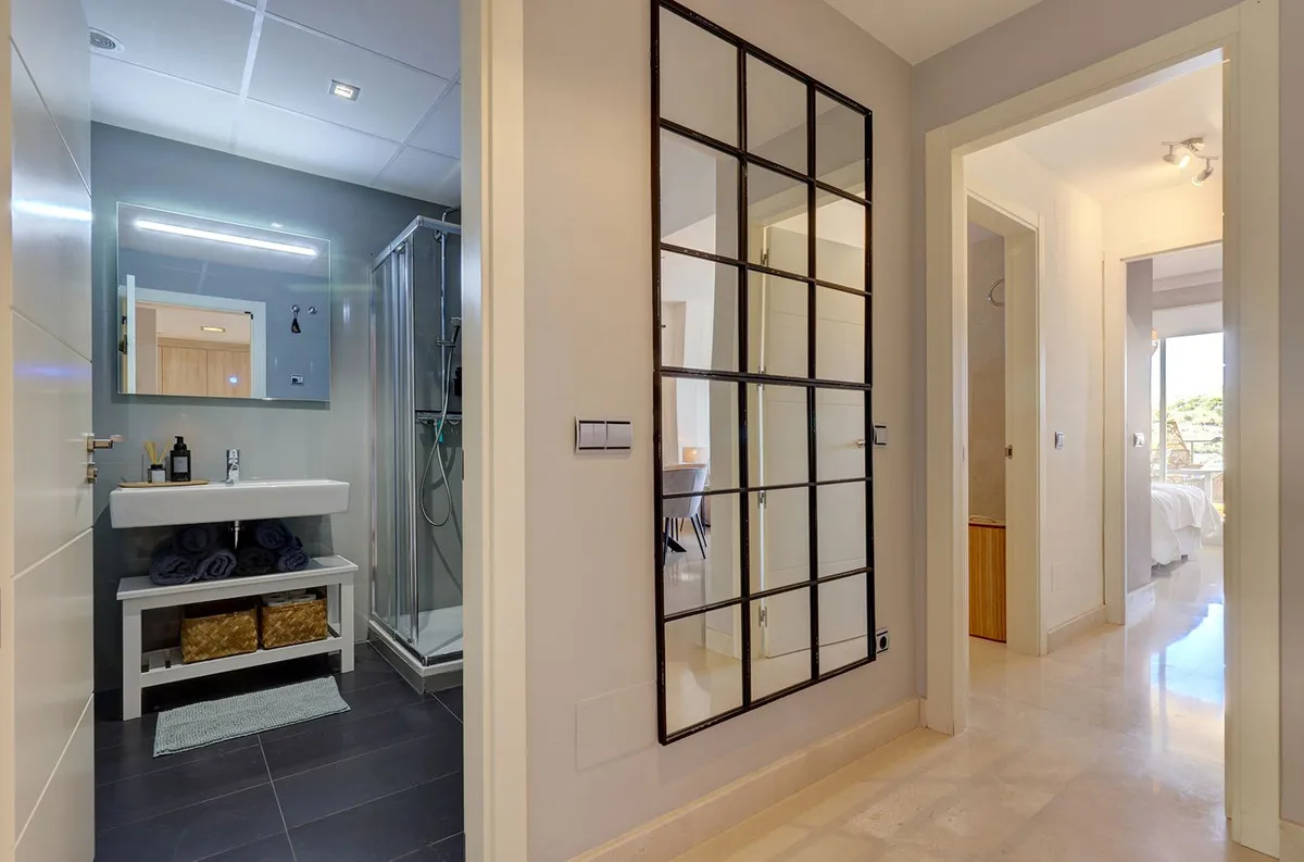 dd045492-fe77-41bf-8ce3-f31f986e56a1